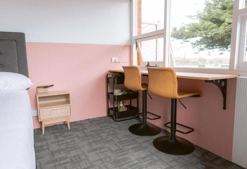 اتاق استاندارد با چشم‌انداز دریاچه, Black Swan Waterfront Motel