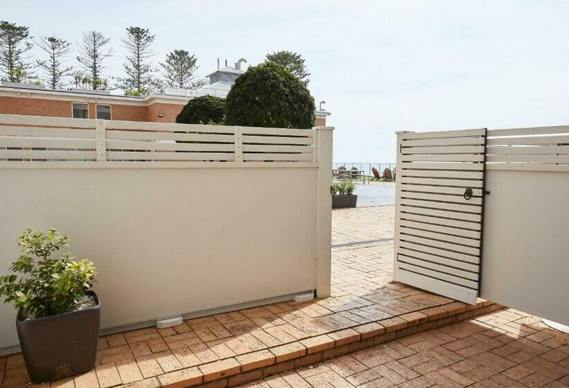 キングサイズベッドのスタンダードルーム, Crowne Plaza Terrigal Pacific, An Ihg