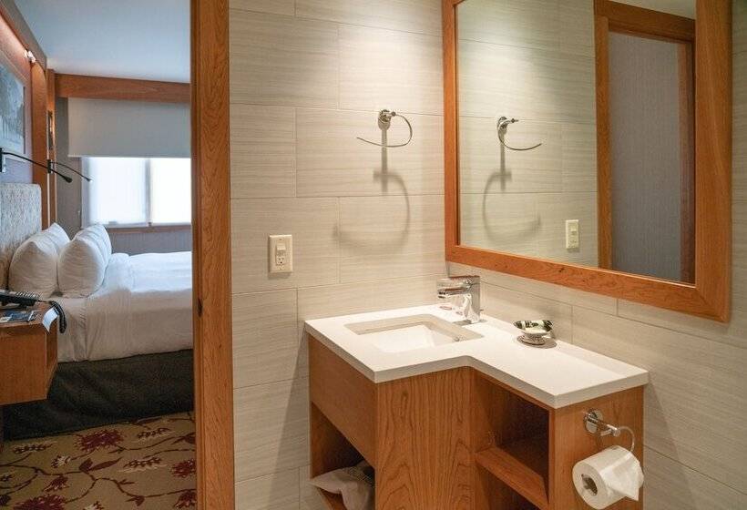 带大床的高级房间, Banff Ptarmigan Inn