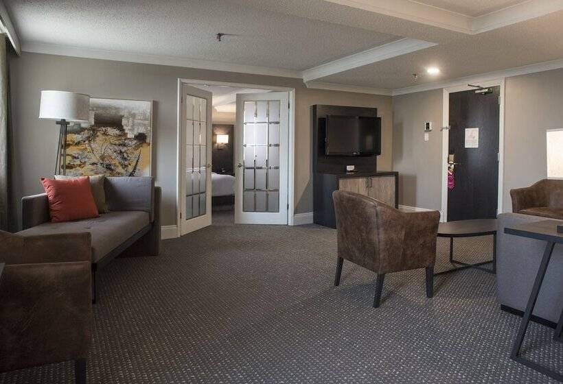 Люкс, Crowne Plaza Fredericton Lord Beaverbrook, An Ihg