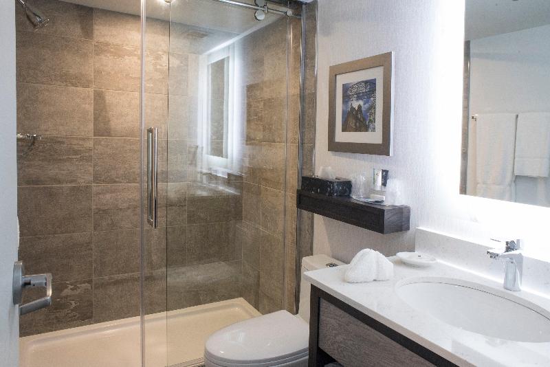 Номер Премиум, Crowne Plaza Fredericton Lord Beaverbrook, An Ihg