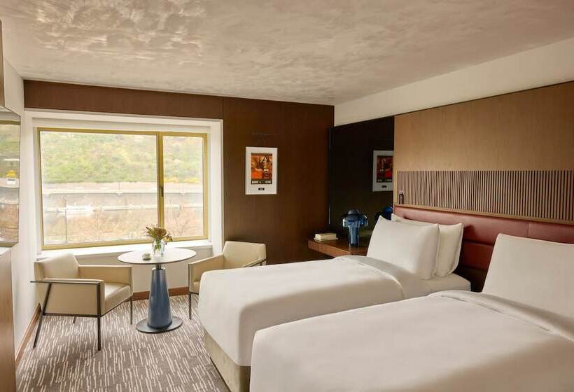 اتاق استاندارد با چشم‌انداز رودخانه, Fairmont Golden Prague