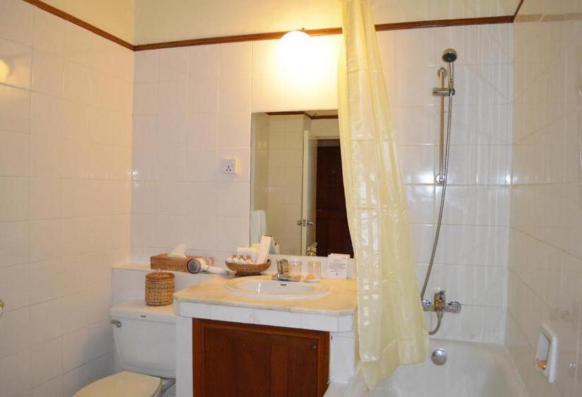 اتاق لوکس, Inya Lake Hotel Yangon