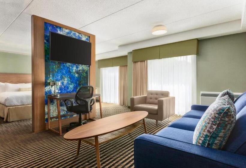 스위트 킹사이즈 침대, Days Inn By Wyndham Miramichi Nb