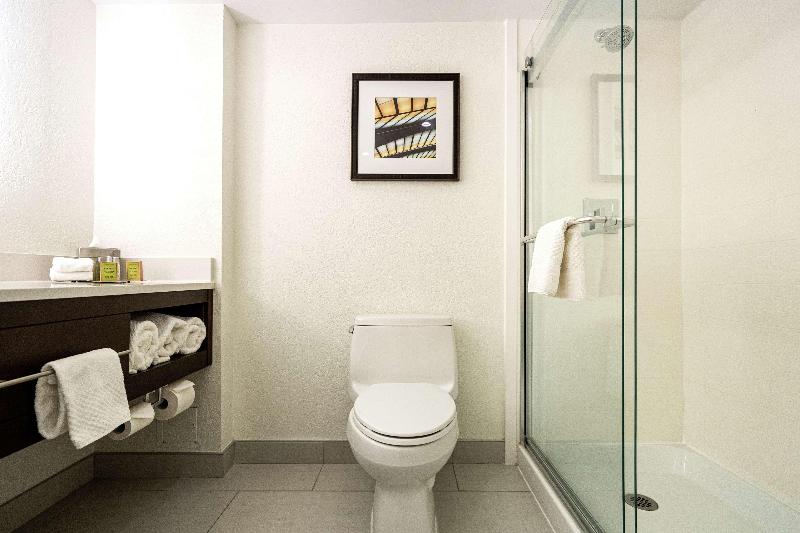 Стандартный Номер Кровать Кинг, Doubletree By Hilton Kitchener