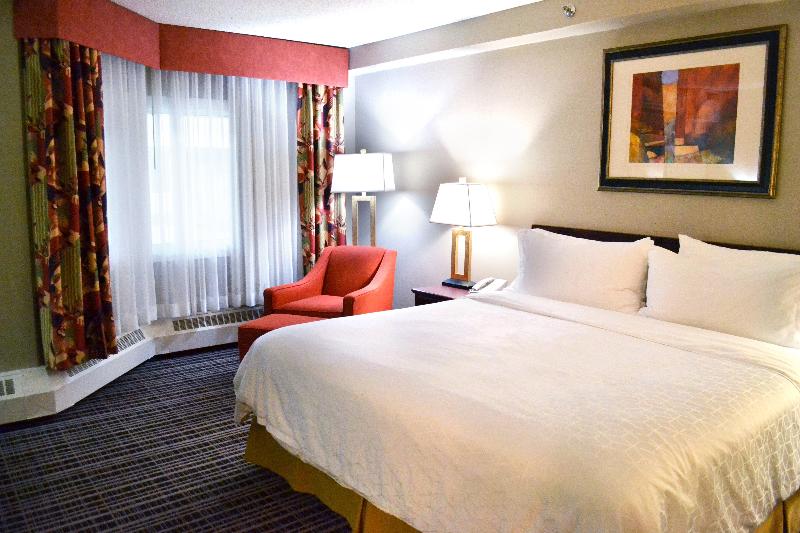 キングサイズベッドのスタンダードルーム, Holiday Inn Express Red Deer, An Ihg