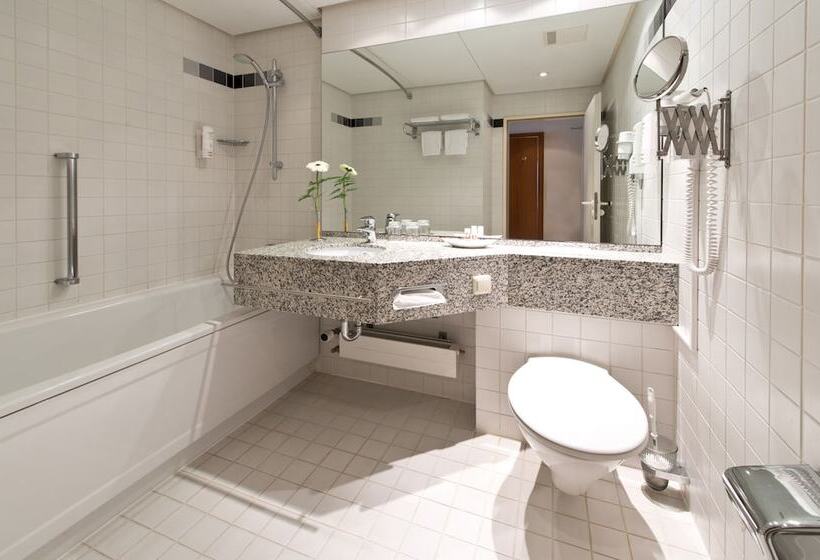Номер Superior, Leonardo Hotel Köln Bonn Airport