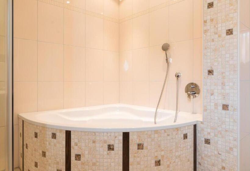 Номер Deluxe с Балконом, Central