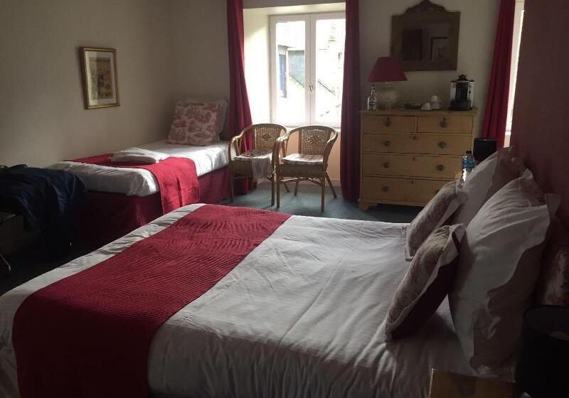 Номер Стандарт Трехместный, Logis Hôtel Le Manoir Des Portes