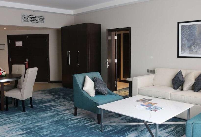 Люкс с Балконом, Radisson Blu Hotel & Resort, Al Ain