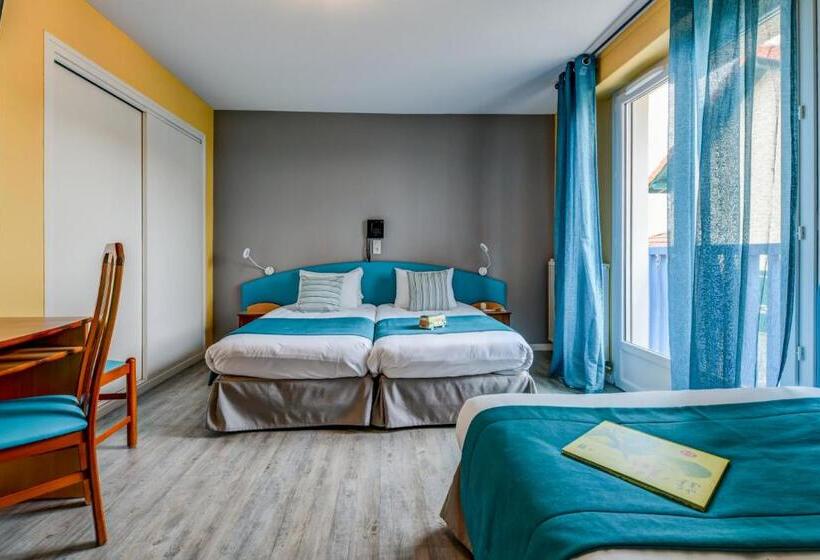 Pokój Czteroosobowy Standard, Logis Hotel De France