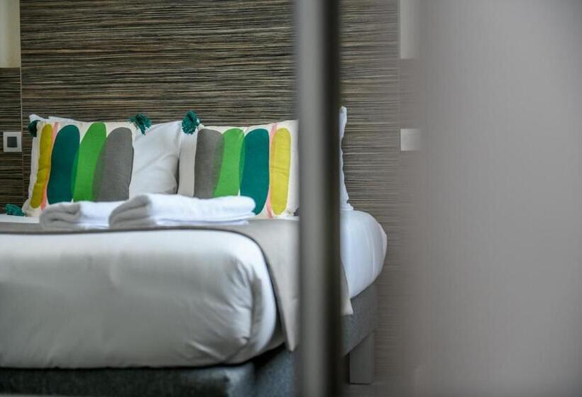 Номер Стандарт Вид на Море, Logis Hotel De France