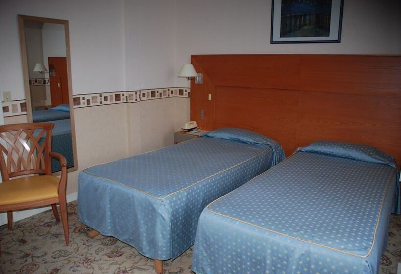 Трехместный Номер Комфорт, Hôtel Le Bellevue Montrichard 3 étoiles