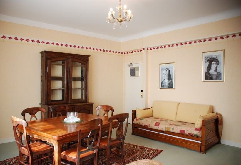 Четырехместный Номер Стандарт, Hôtel Le Bellevue Montrichard 3 étoiles