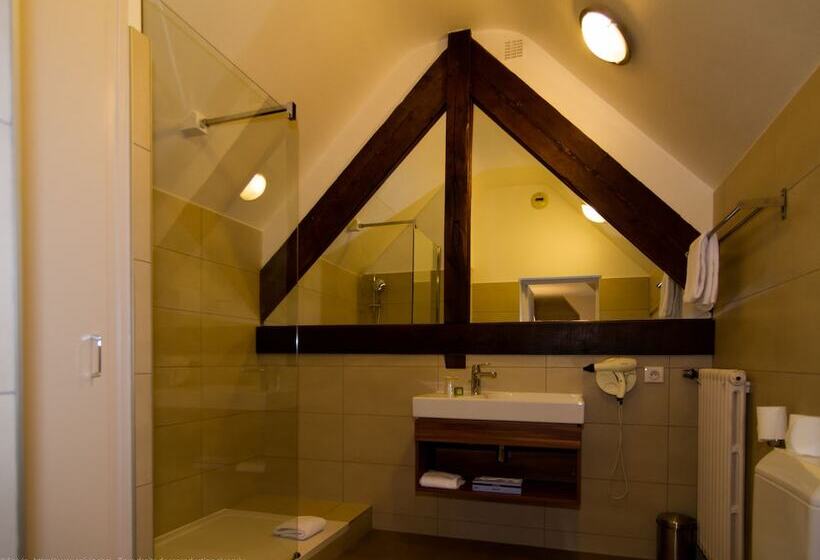 Номер Клуб, Logis Hotel Du Chateau