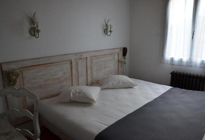 Номер Стандарт, The Originals Boutique, Clair Hôtel, Martigues