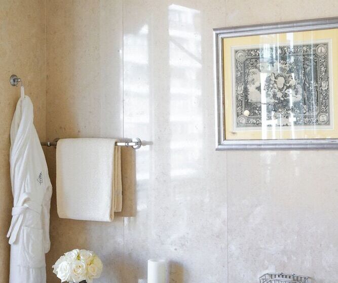 اتاق سوپریور, Four Seasons Hotel George V Paris