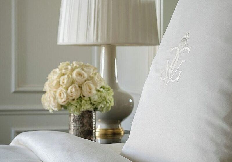 اتاق پرمیوم, Four Seasons Hotel George V Paris