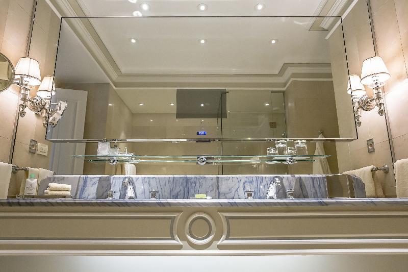 اتاق پرمیوم, Four Seasons Hotel George V Paris