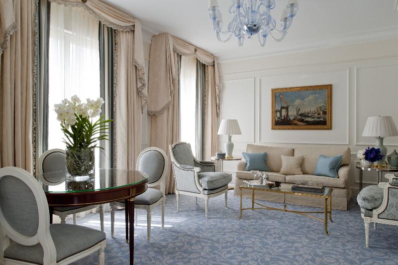 سوئیت با تخت بزرگ, Four Seasons Hotel George V Paris