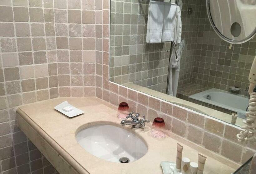 スーペリアトリプルルーム, Hôtel La Pérouse Nice Baie Des Anges   Recently Fully Renovated