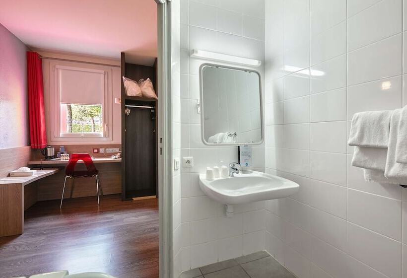 Номер Стандарт Двуспальная Кровать, Kyriad La Roche Sur Yon