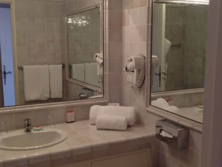Номер Стандарт с Балконом, Hostellerie Le Baou