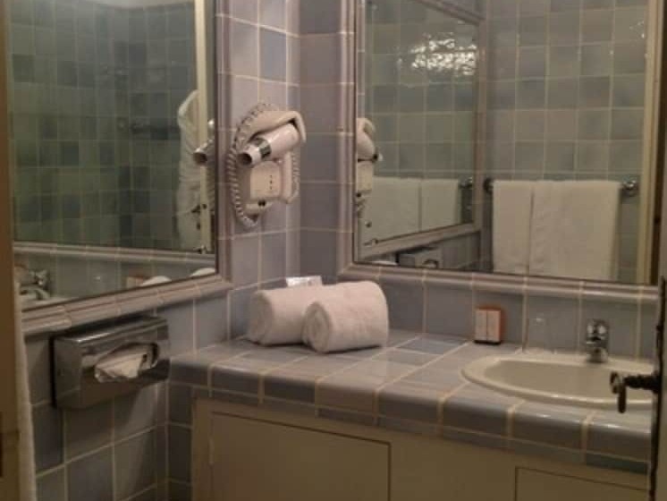 Полулюкс, Hostellerie Le Baou
