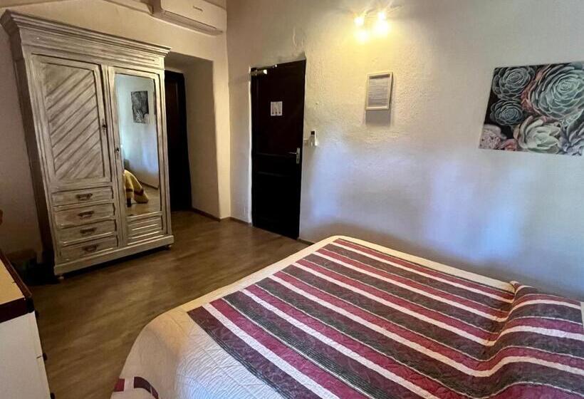 Номер Стандарт, Hôtel Mas De L Espaïre