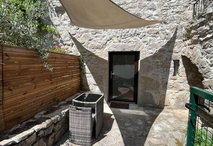Номер Стандарт с Террасой, Hôtel Mas De L Espaïre