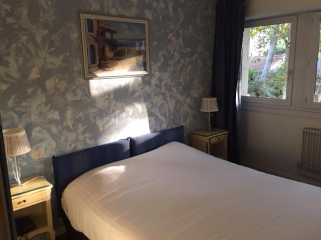 Номер Комфорт, Logis Hotel Du Midi
