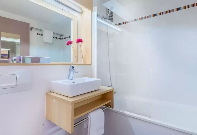 Номер Стандарт, Comfort Hotel Pithiviers