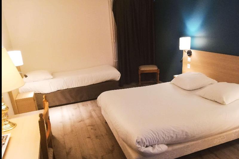 Номер Стандарт Трехместный, Comfort Hotel Pithiviers