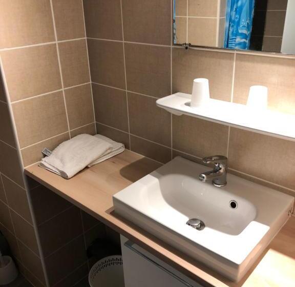 Семейный Номер, Hôtel Au Petit Languedoc