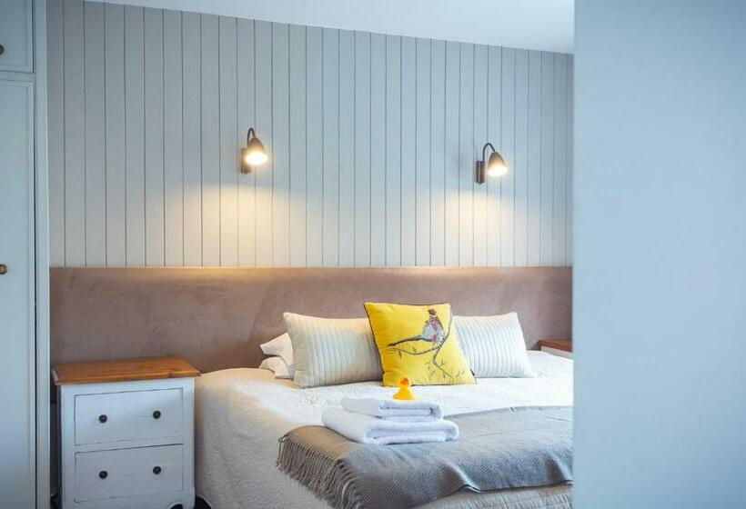 Номер Стандарт, Chester House