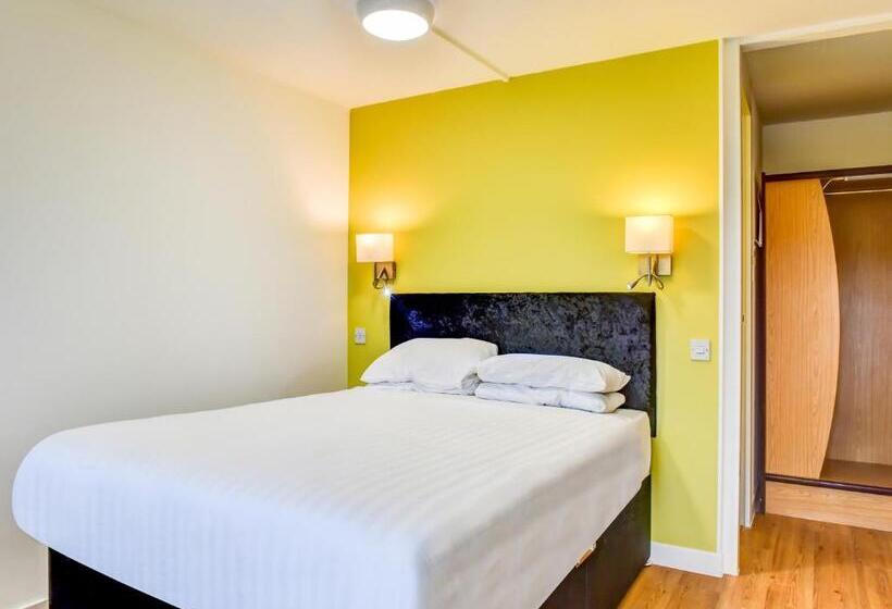 Номер Стандарт, The Hotel Rafiya, Redditch