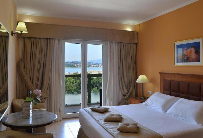 Suite with lake view, Ariti Grand