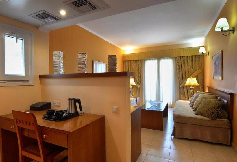 Suite with lake view, Ariti Grand