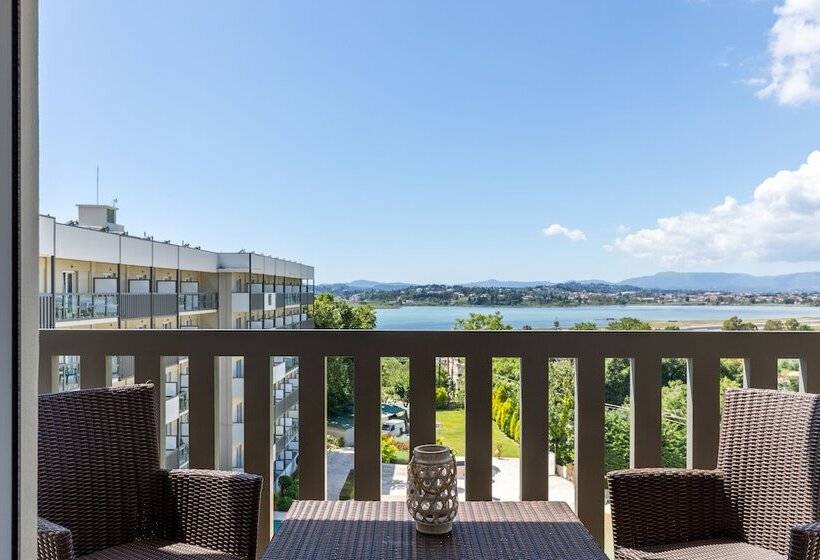 家庭间, Ariti Grand