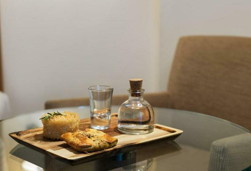 غرفة إدارية مطلة على حمام السباحة, Galaxy Iraklio
