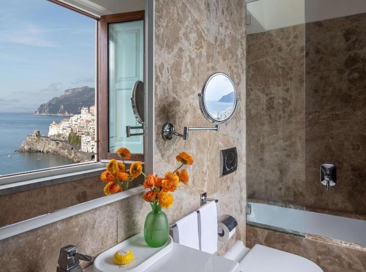 Номер Deluxe Вид на Море, Anantara Convento di Amalfi Grand Hotel