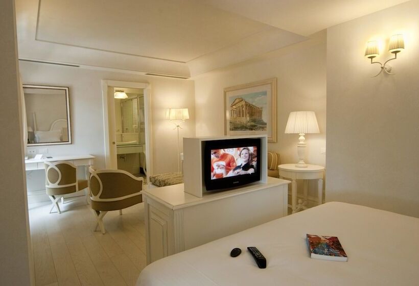 سوییت جونیور, Villa Athena Resort