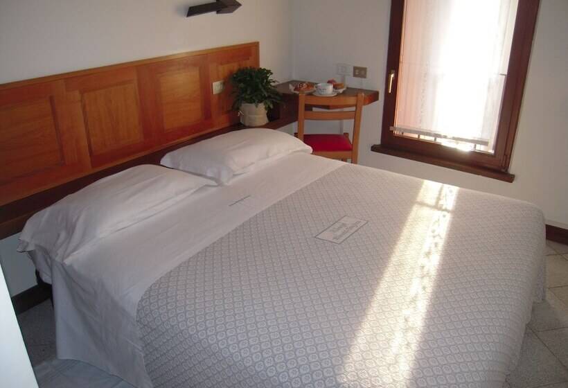 اتاق استاندارد یک نفره, Albergo Bianchi Stazione
