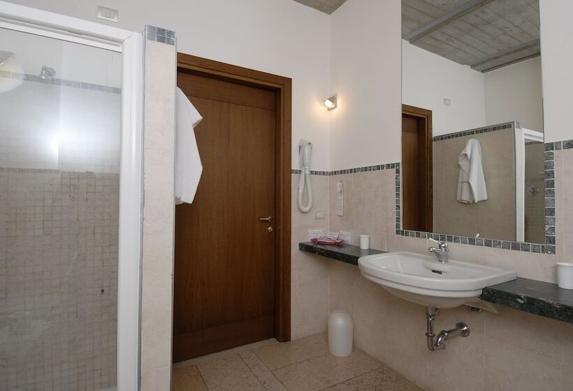 اتاق استاندارد سه نفره, Albergo Bianchi Stazione