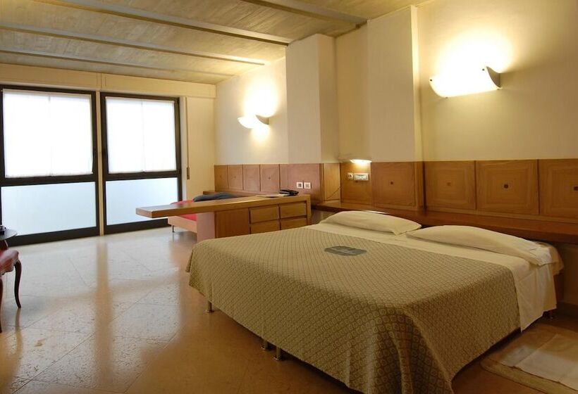 اتاق استاندارد سه نفره, Albergo Bianchi Stazione