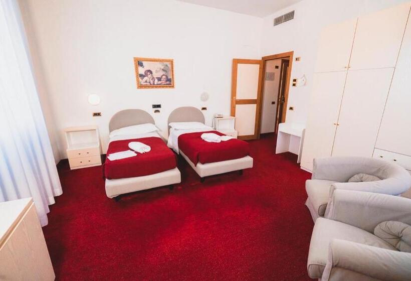Номер Стандарт Трехместный, Grand Hotel Milano
