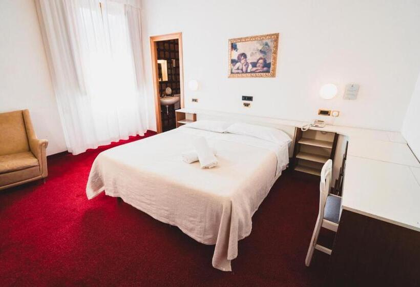 Номер Economy, Grand Hotel Milano