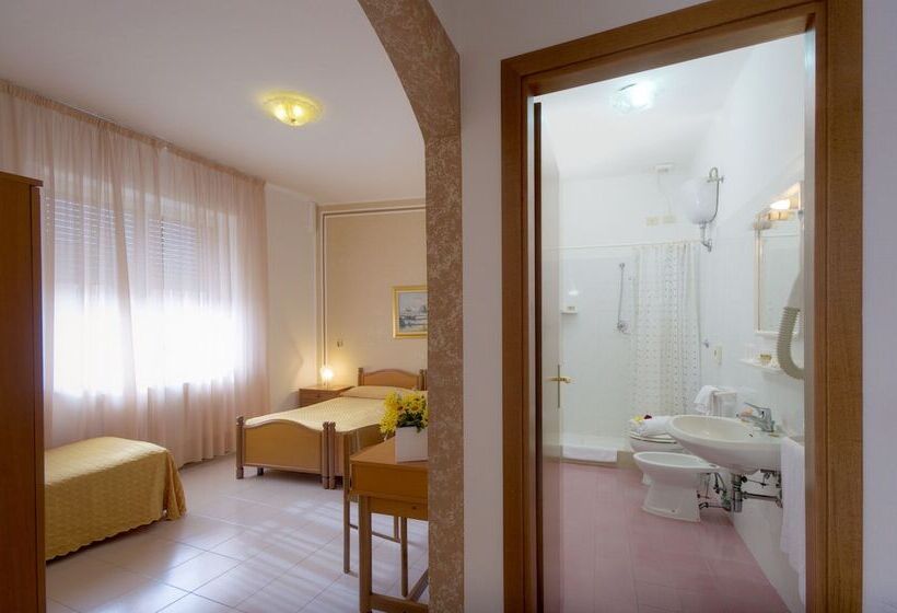 اتاق استاندارد سه نفره, San Gabriele