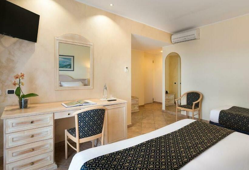 Номер Стандарт Трехместный, Sant Alphio Garden Hotel & Spa