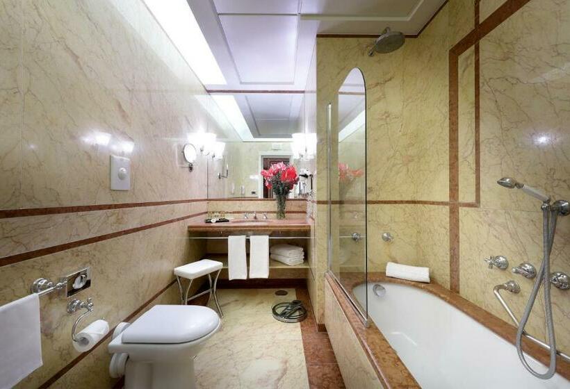 اتاق لوکس با چشم‌انداز دریا, Eurostars Hotel Excelsior